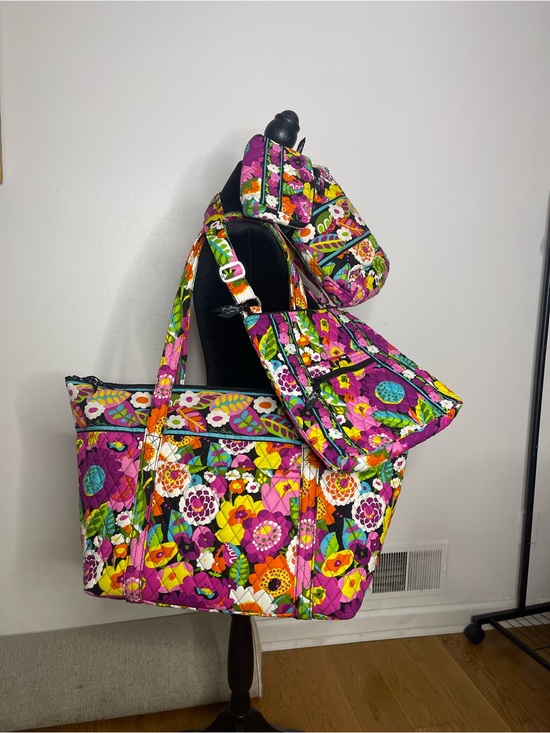 Vera Bradley Handbags - Vera Bradley 4-Piece Va Va Bloom Floral Cotton XL Tote Crossbody bag 2 Pouches